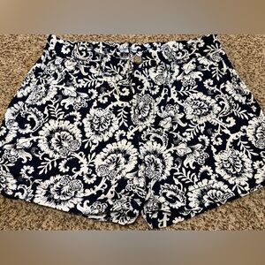 GAP Girlfriend Floral Black White Shorts Womens Size 6